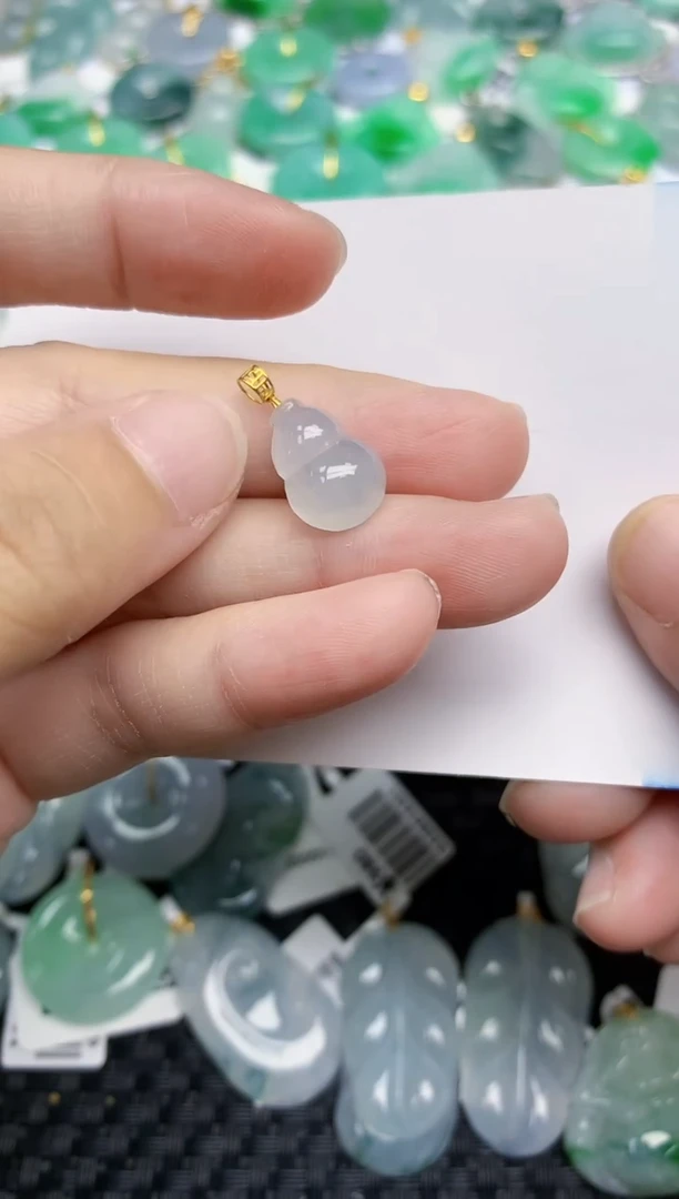 翡翠18K金镶嵌颈饰天然翡翠A货