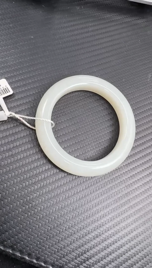 和田玉手镯未镶嵌且末近矿微色差糖白56+手镯