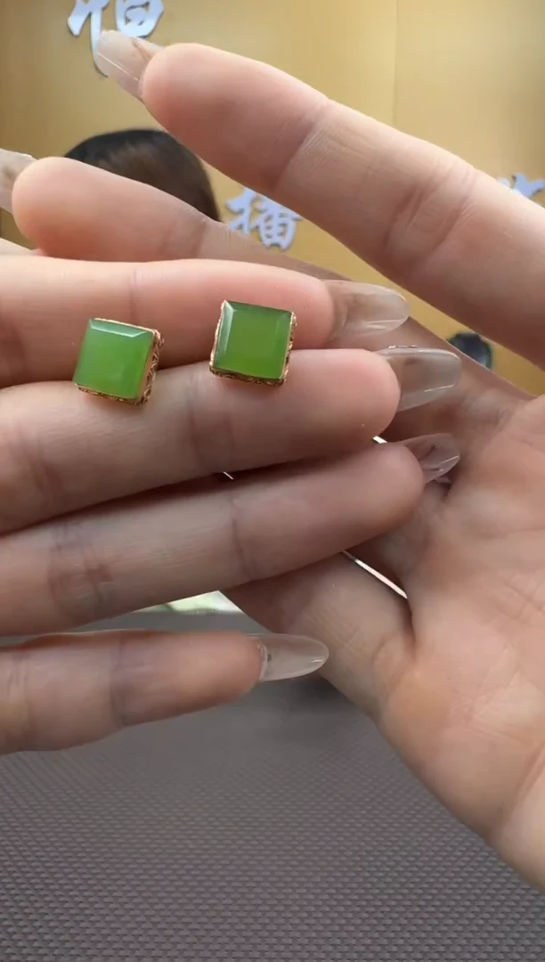 【闪购商品】和田玉耳饰18K金镶嵌一对