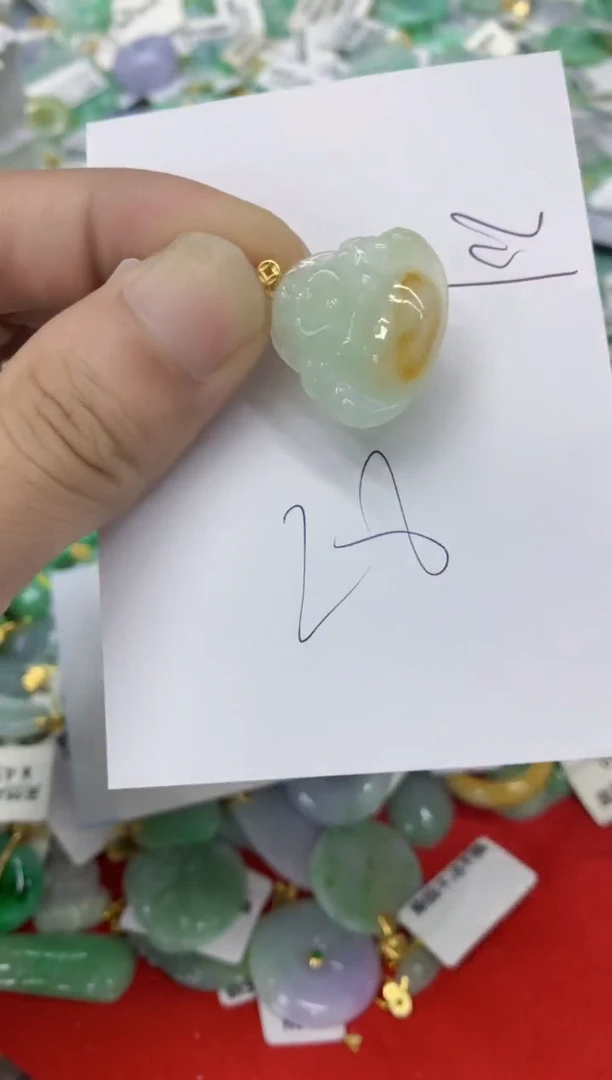 翡翠挂件未镶嵌翡翠