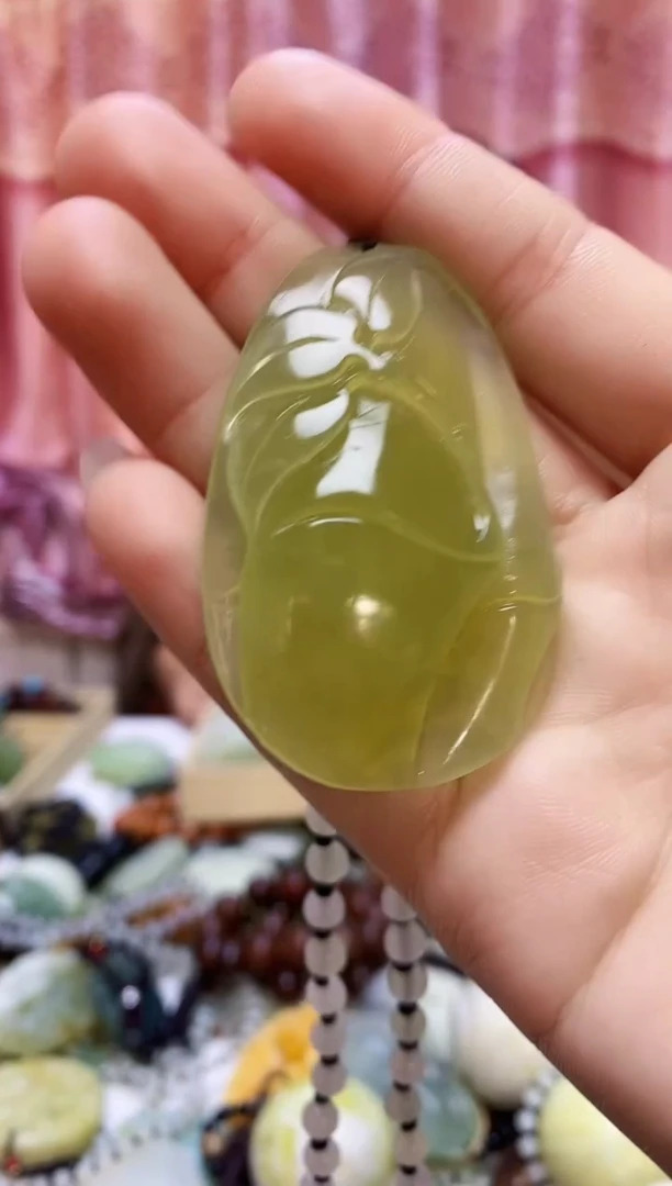 未镶嵌蛇纹石玉挂件