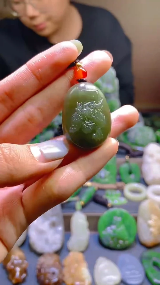 颈饰未镶嵌和田玉1