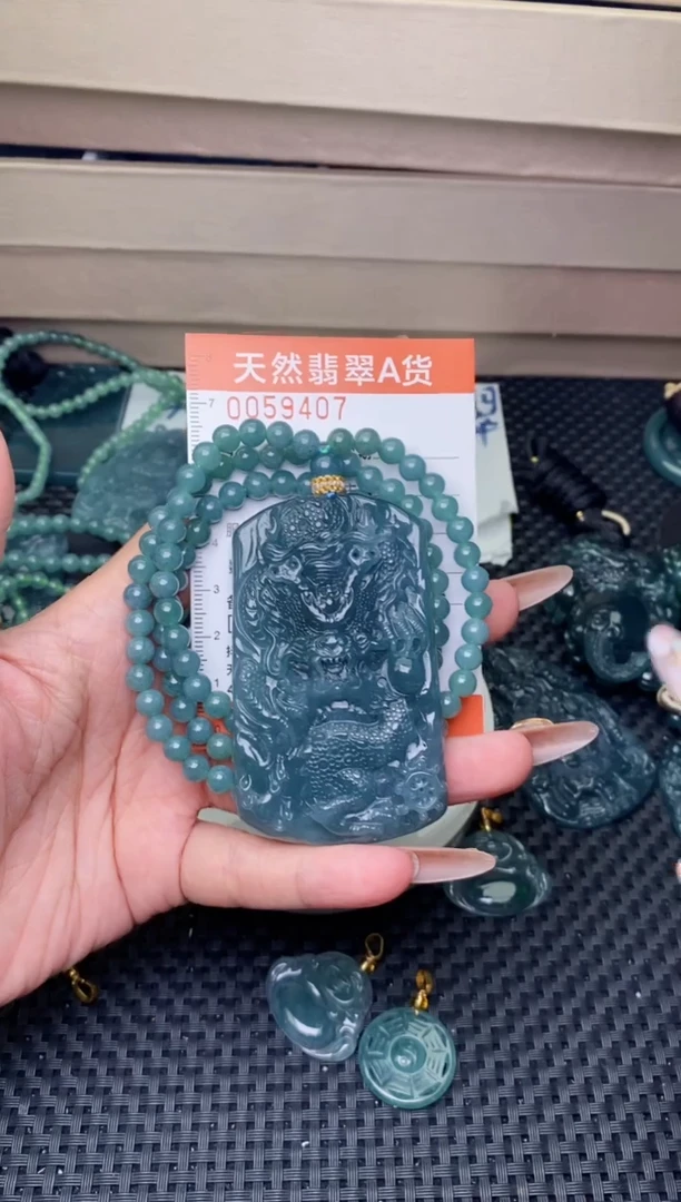 翡翠未镶嵌颈饰