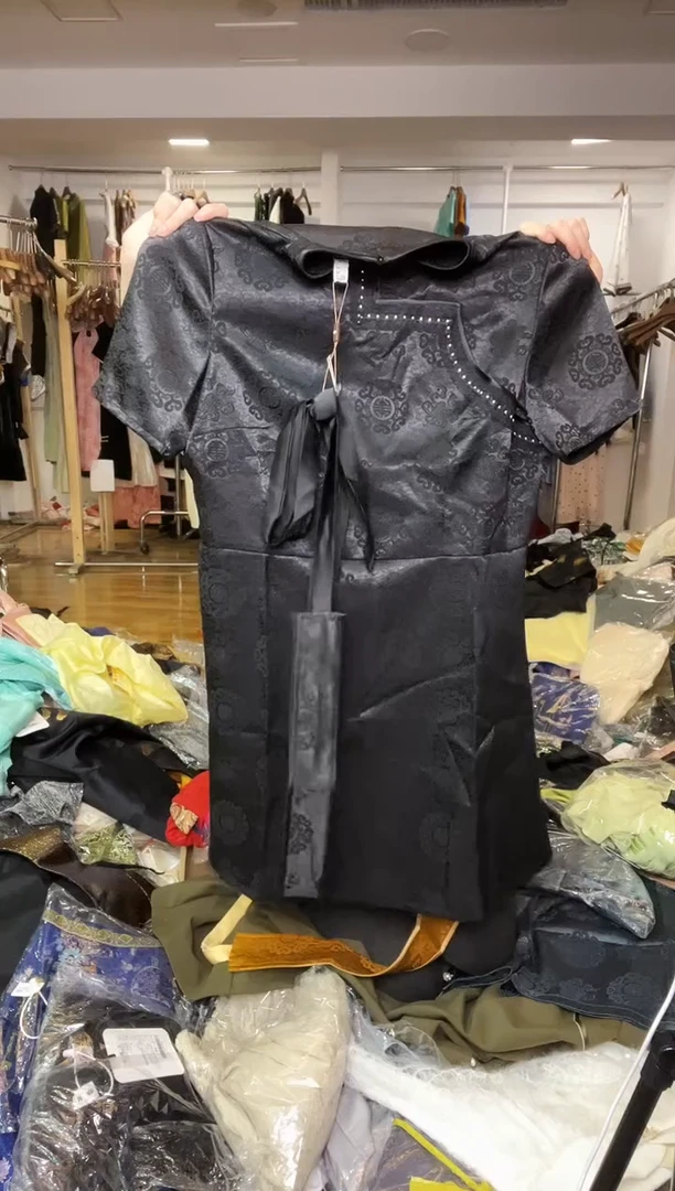 连衣裙       3XL码    135-145斤