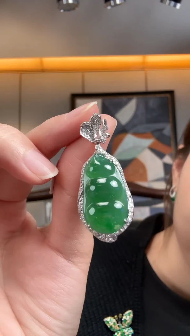 颈饰18K金镶嵌翡翠614豆子一个