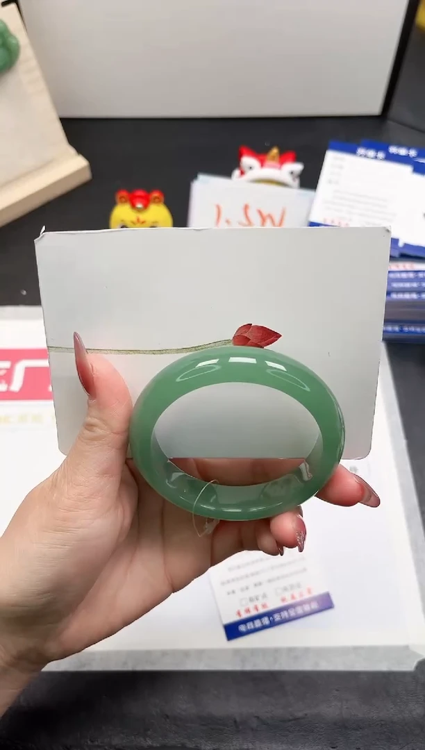 【闪购商品】石英质玉手镯未镶嵌98-58