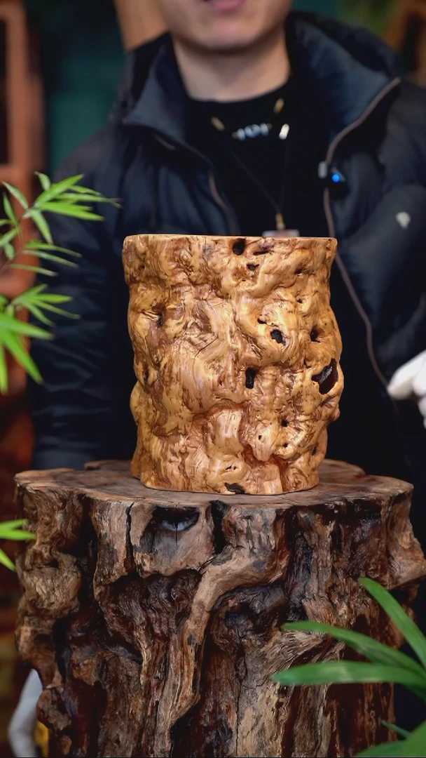 木雷击枣木盘龙笔筒