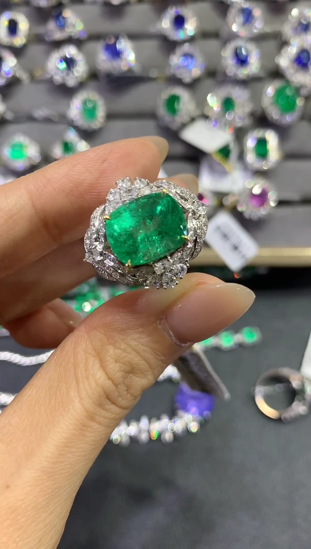 【闪购商品】祖母绿戒指18K金镶嵌A412