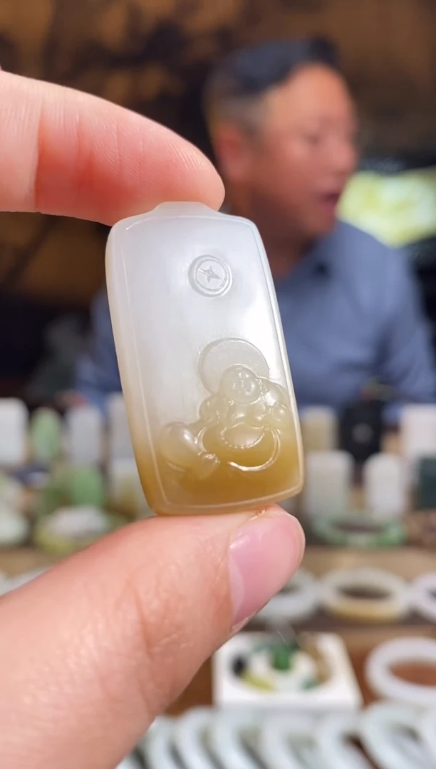 颈饰未镶嵌和田玉糖白 佛公