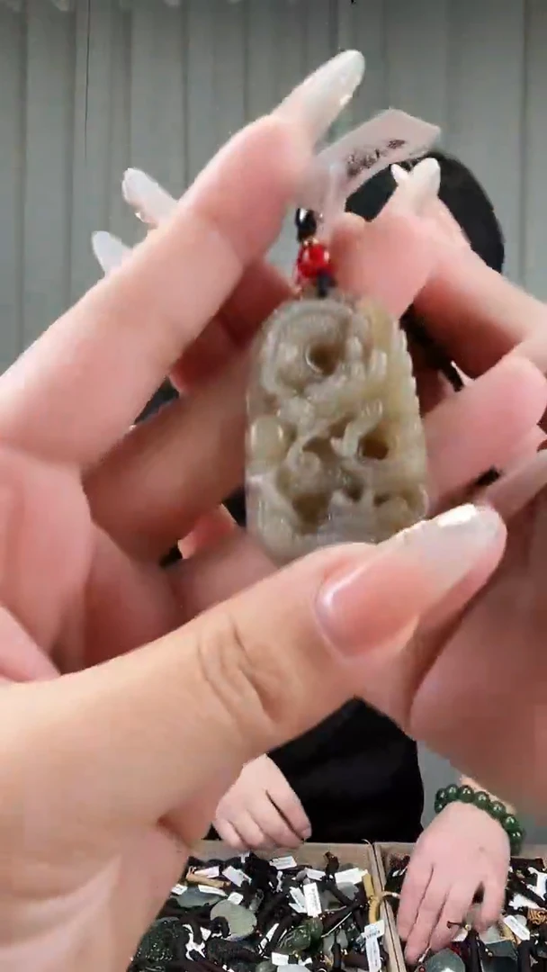 未镶嵌和田玉挂件多样性发其一