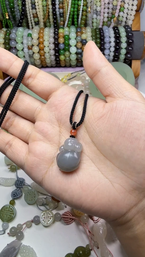 和田玉未镶嵌颈饰小猪吊坠