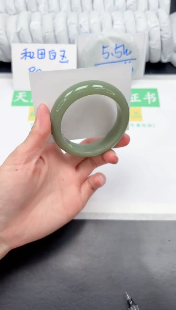 【闪购商品】石英质玉手镯未镶嵌157-57.3
