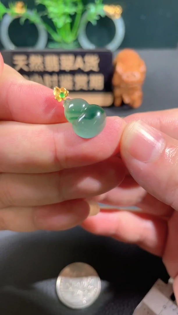 翡翠18K金镶嵌颈饰翡翠