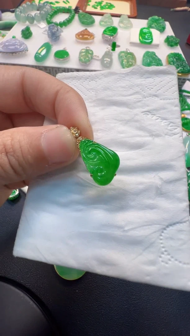 翡翠18K金镶嵌吊坠(不含链)2880