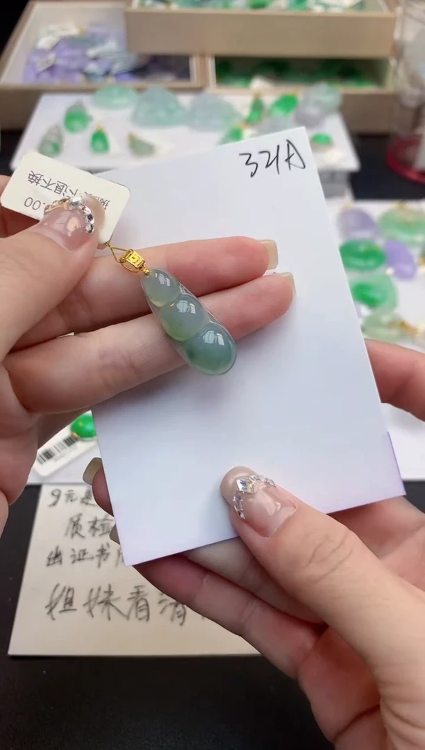 颈饰18K金镶嵌翡翠天然缅甸a货翡翠