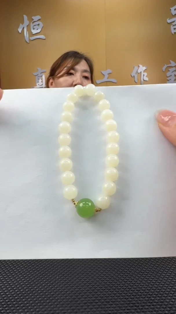 颈饰未镶嵌和田玉手串7mm