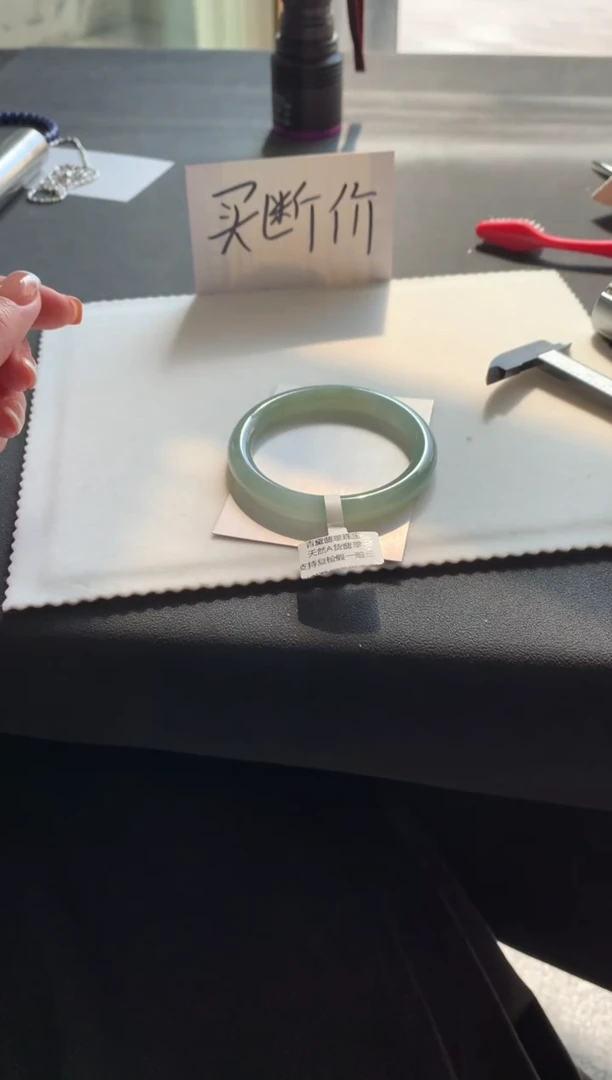 【闪购商品】翡翠手镯未镶嵌54.8圆条A9176买断