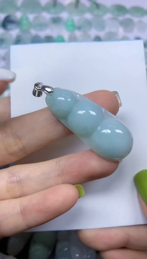 翡翠未镶嵌颈饰挂件