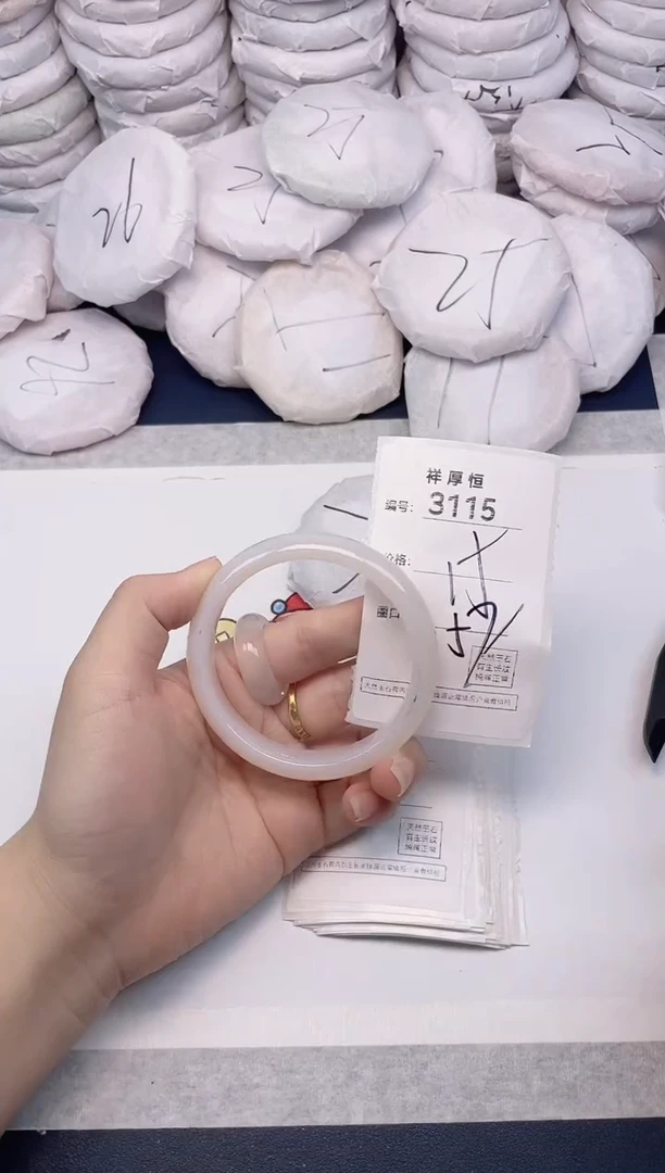 玛瑙/玉髓手镯未镶嵌3115