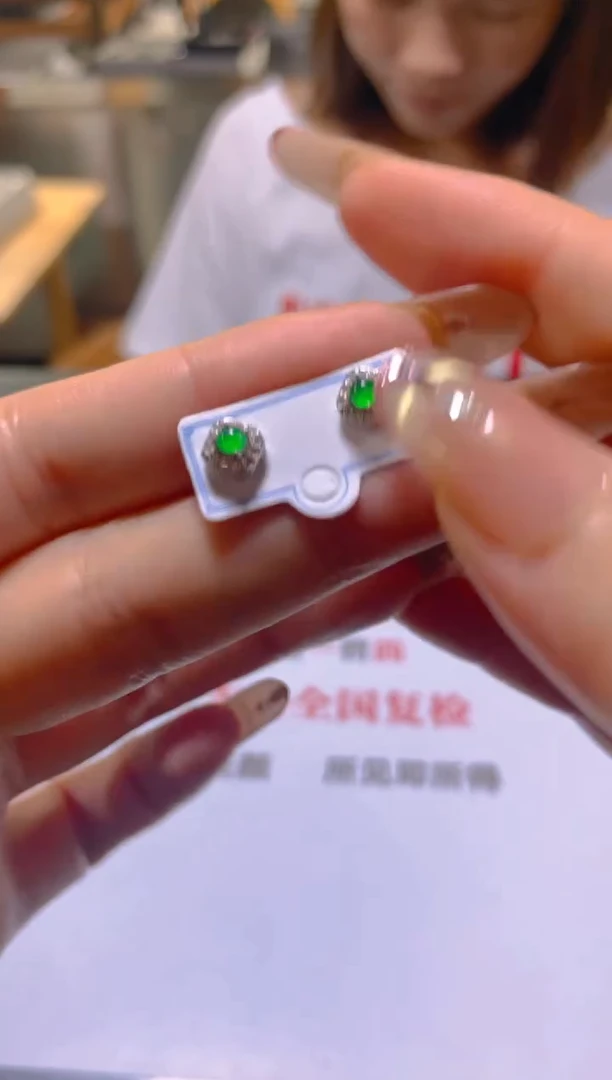 未镶嵌翡翠耳饰多样性发一