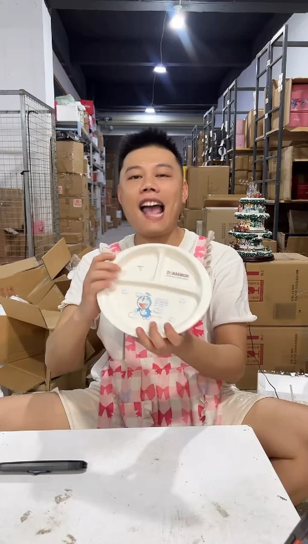 瓷片叮当猫分餐盘