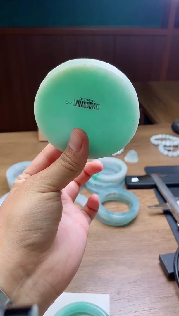 未镶嵌手镯定制翡翠R****M定制