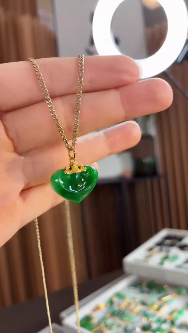 吊坠(不含链)18K金镶嵌翡翠吊坠