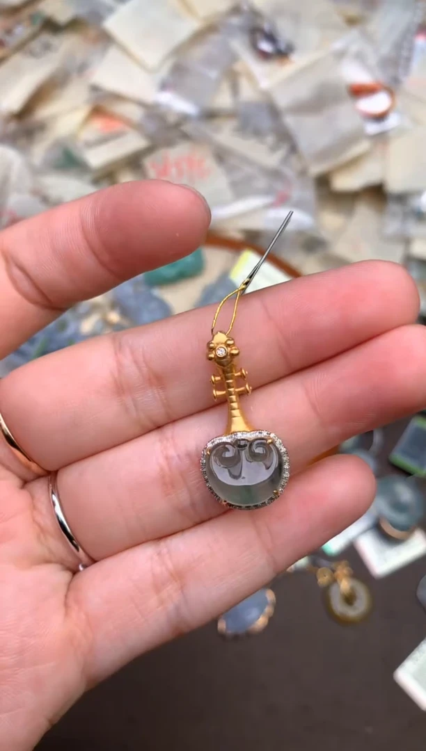 18K金镶嵌挂件翡翠—