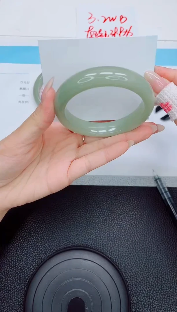 石英质玉手镯未镶嵌125-60.5