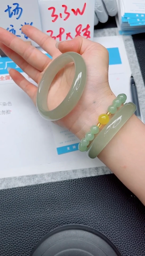 未镶嵌手镯石英质玉225-56.6