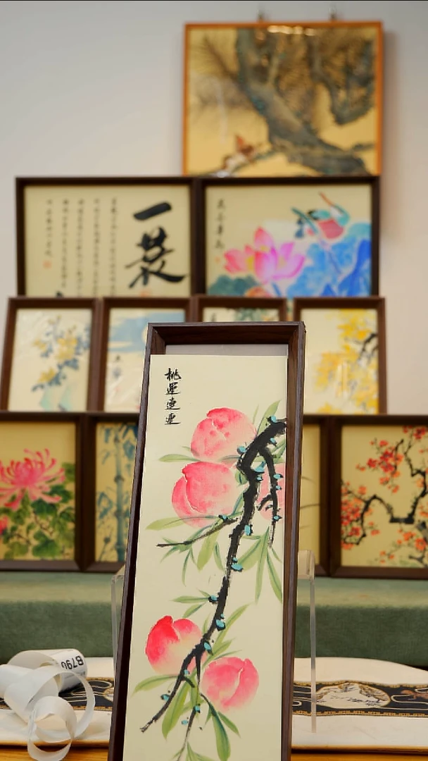国画13*40不落名绘画带框发货   798