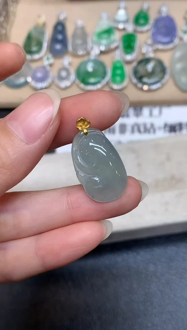 颈饰18K金镶嵌翡翠如意【无服务费