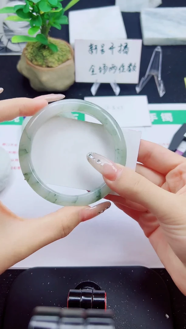 未镶嵌手镯石英质玉39-64/65