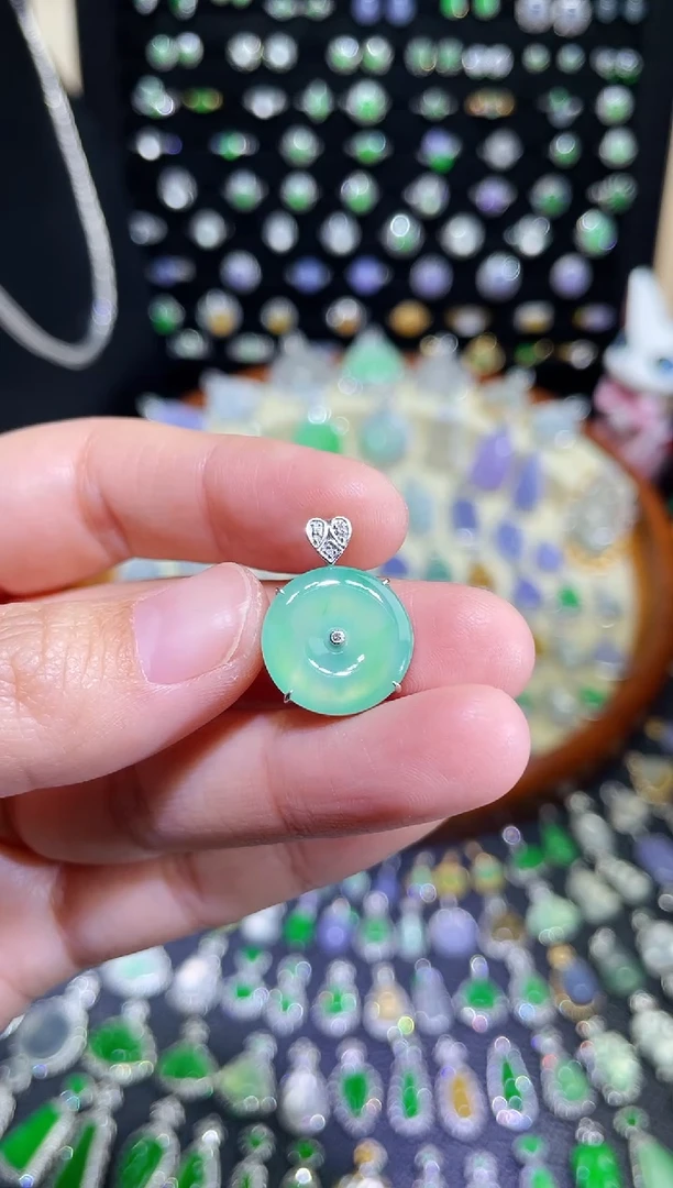 颈饰18K金镶嵌翡翠高冰胶金丝阳木纳平安扣吊坠