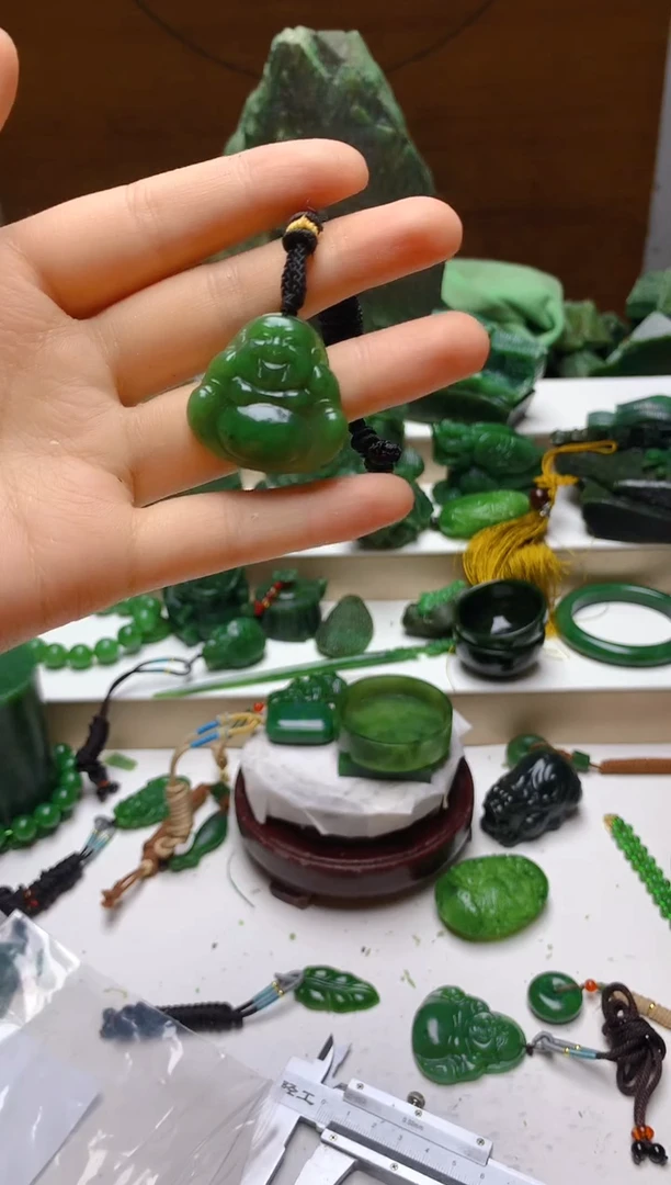 未镶嵌和田玉（碧玉）珠宝半成品随机发货一个