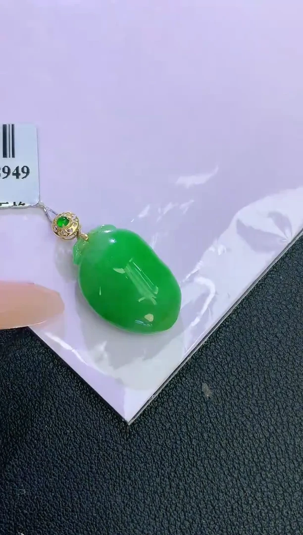 颈饰18K金镶嵌翡翠赠礼盒证书 麦麦