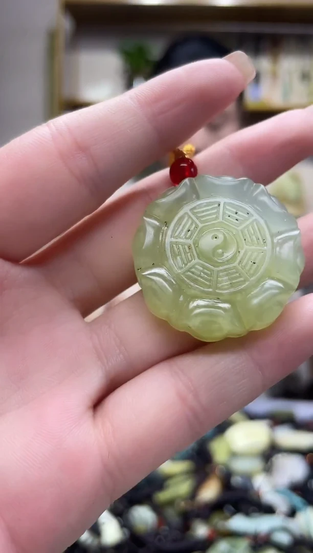 未镶嵌岫玉吊坠`