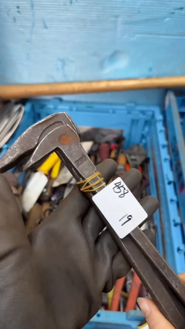 ****　家用五金工具一个