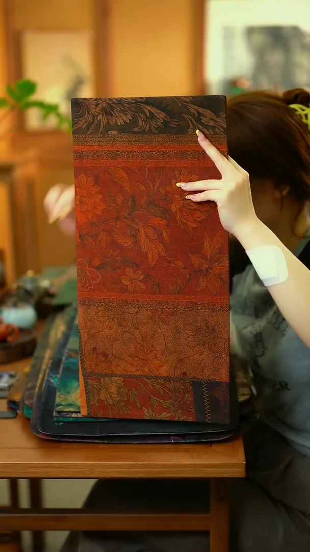 新品小片复古红色花纹50*24