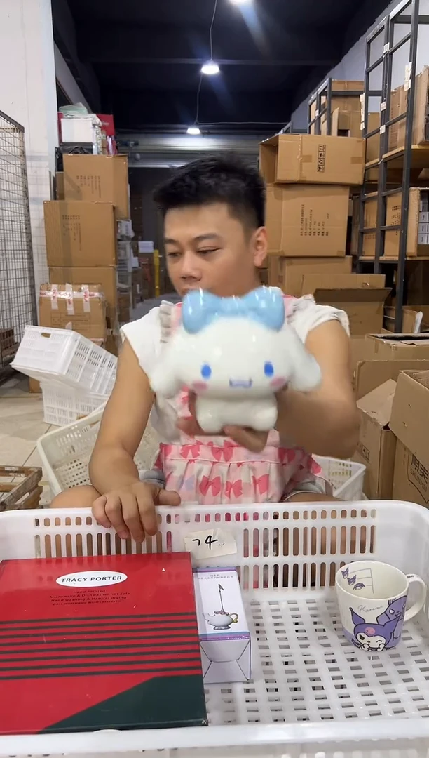 瓷片玉桂狗笔筒