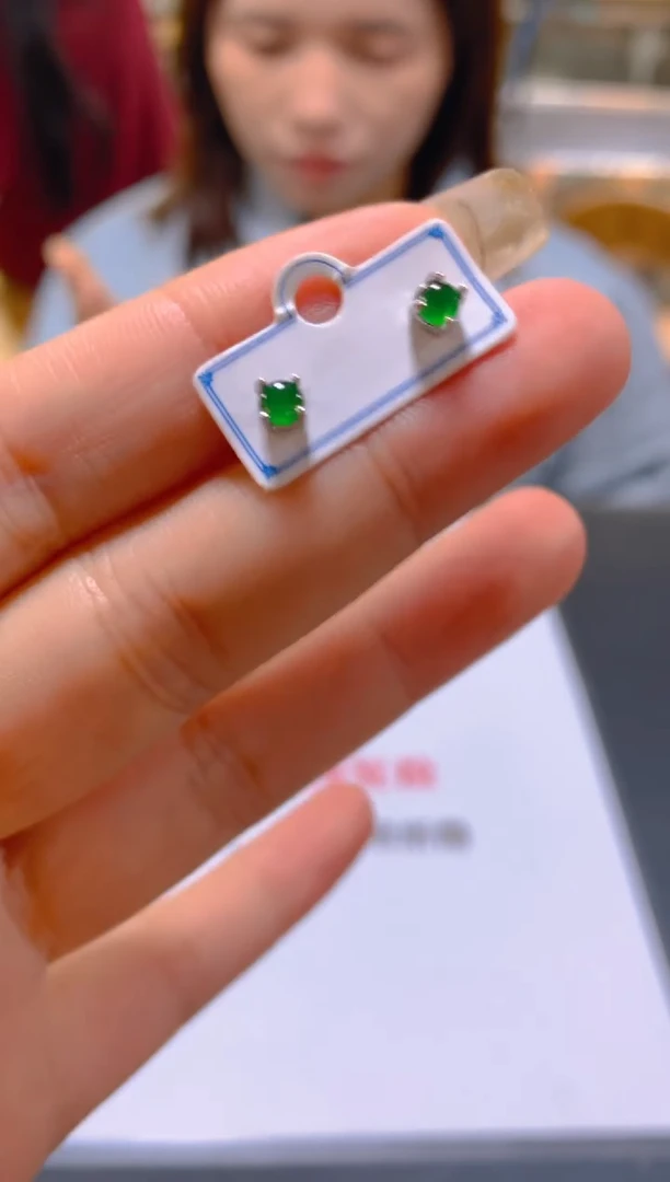 未镶嵌翡翠耳饰多样性发一