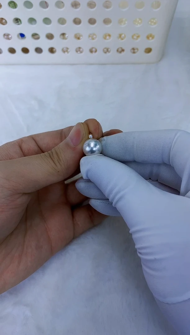 18K金镶嵌饰品海水珍珠10-11澳白王妃吊坠赠银链