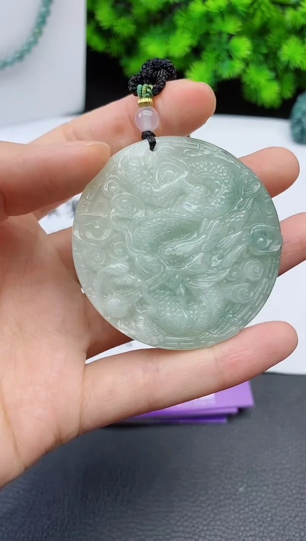 翡翠未镶嵌颈饰