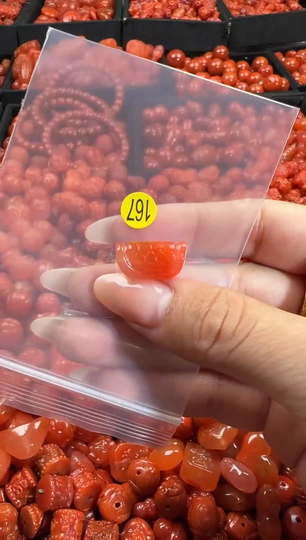 颈饰未镶嵌南红玛瑙1