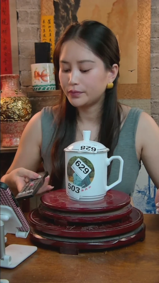 摆件景德镇陶瓷在井冈山办公杯