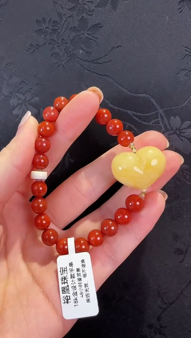 18K金镶嵌手串南红玛瑙爱心款