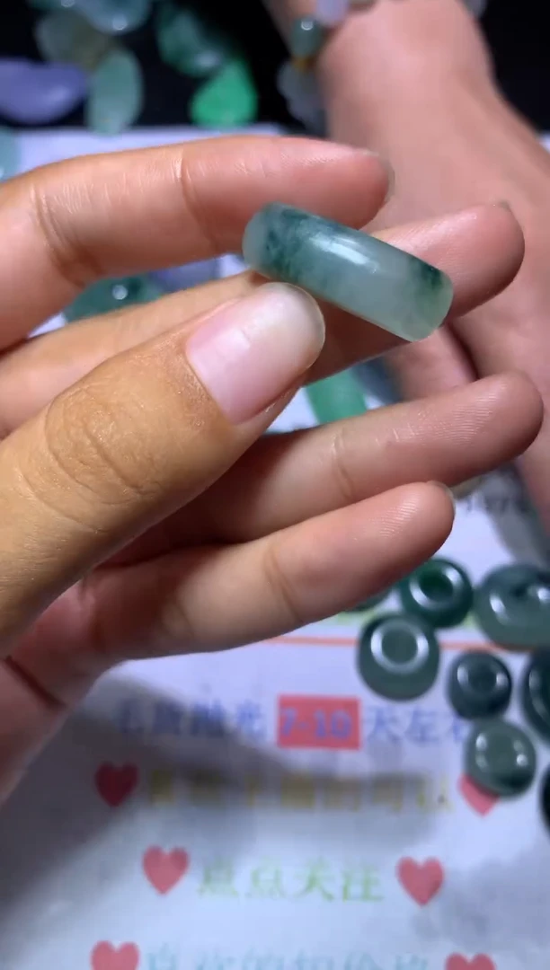 定制翡翠未镶嵌露**?CXX307965