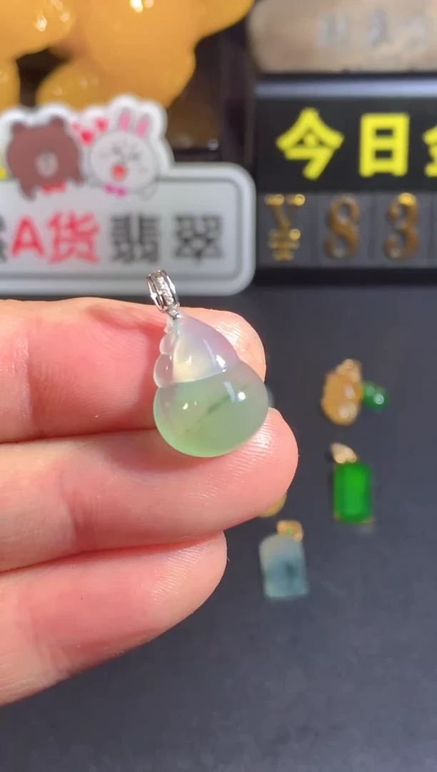 颈饰18K金镶嵌翡翠