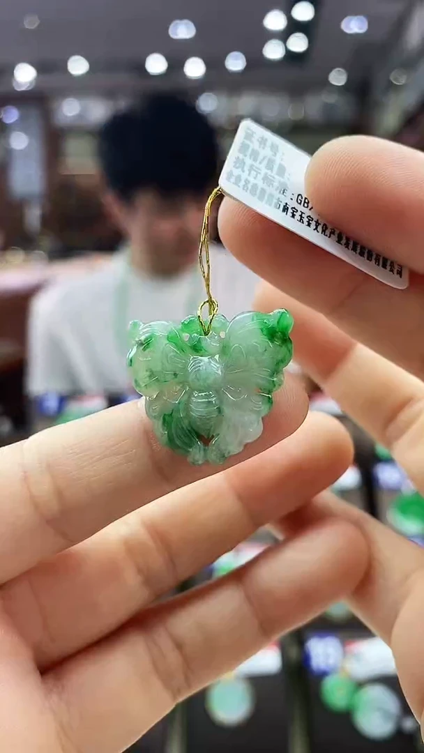 颈饰未镶嵌翡翠蝴蝶