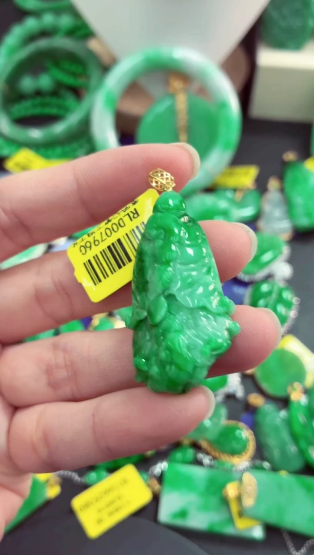 吊坠(不含链)18K金镶嵌翡翠美*?天然缅甸翡翠A货